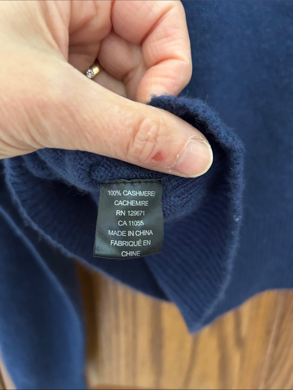 360 Cashmere Navy V-Neck Cashmere Button Cardigan image 5